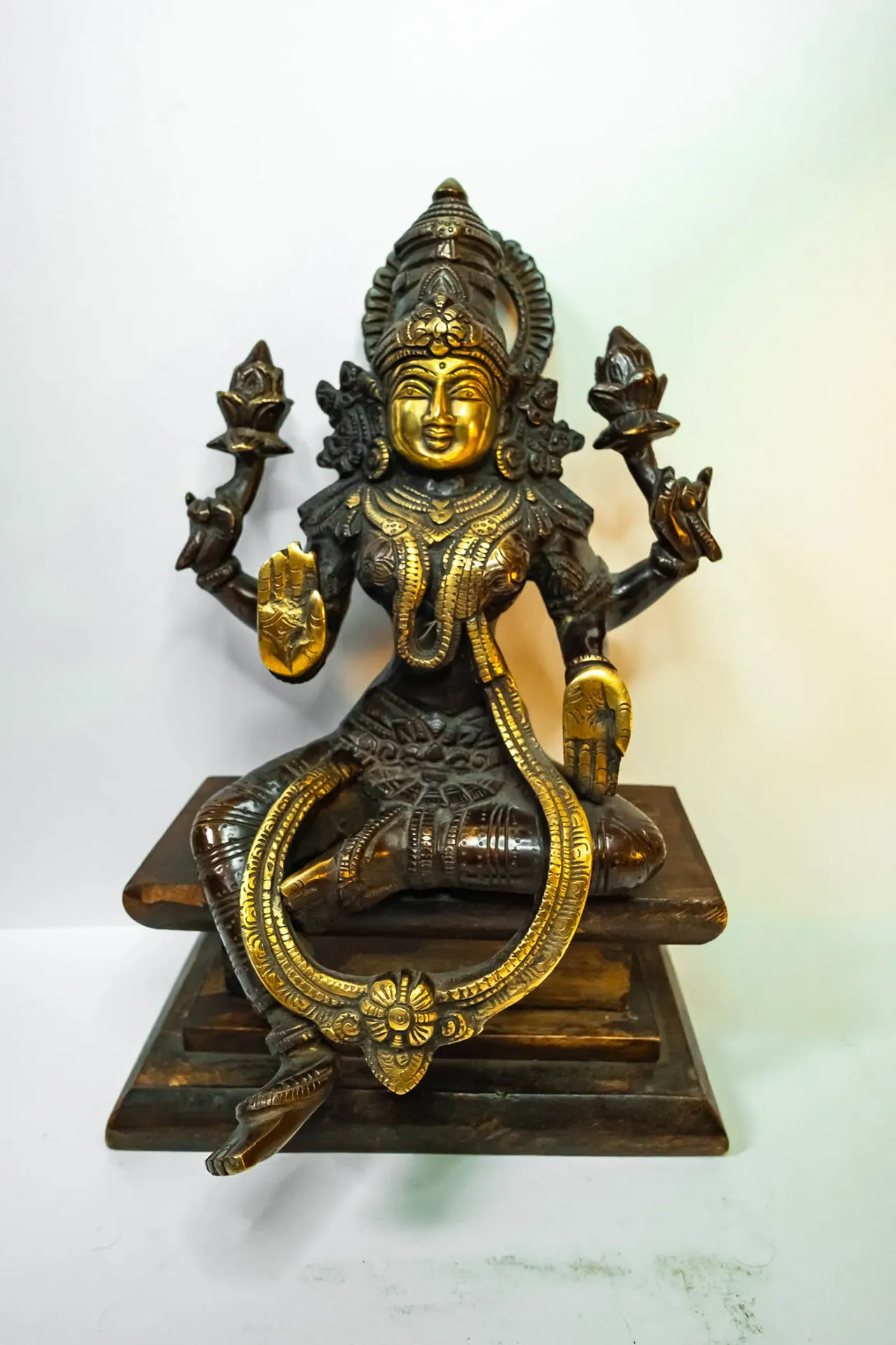 Statue de Lakshmi en Bronze + Stèle en Bois