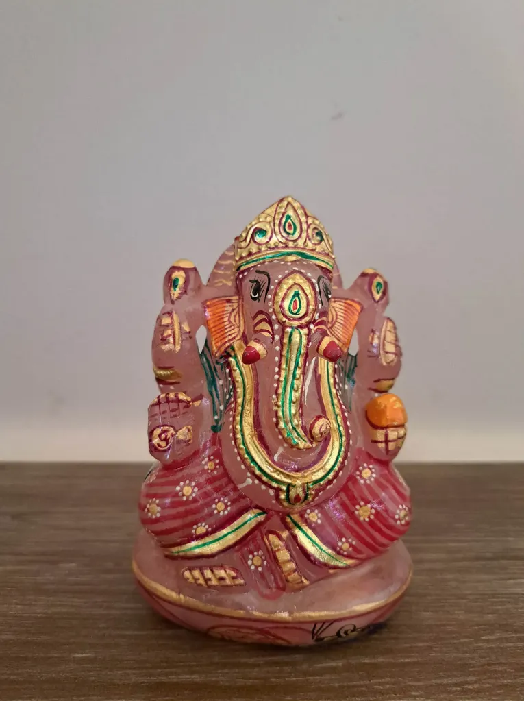 Statue de Ganesh en Quartz Rose Peint