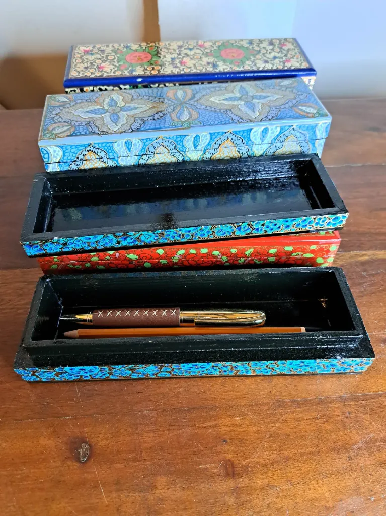 Boîte à Crayon en Papier Maché